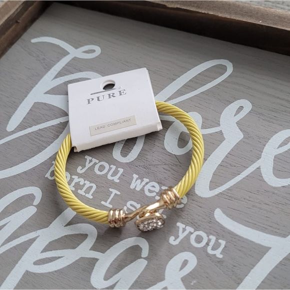 Jewelry - Wire cuff bracelet pearl wire quality with Rhinest